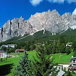 Large Flat, 5min To Sky Slopes, Garage * Кортина-д'Ампеццо