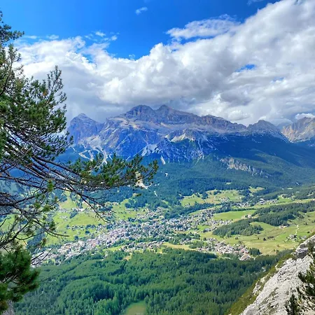 Large Flat, 5min To Sky Slopes, Garage * Cortina d'Ampezzo