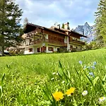 Apartmán Large Flat, 5min To Sky Slopes, Garage Cortina dʼAmpezzo