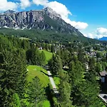 Large Flat, 5min To Sky Slopes, Garage Apartmán
