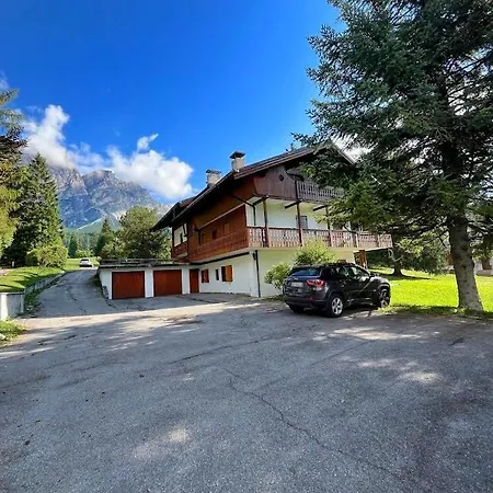 Apartment Exclusive Chalet, 5 Min Sky Slopes, Garage Cortina d'Ampezzo